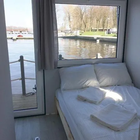 Hausbooturlaub Hausboot Mieten Ботель *