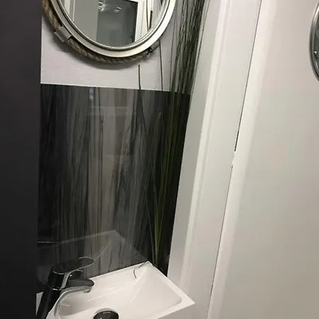 Hausbooturlaub Hausboot Mieten Ботель *